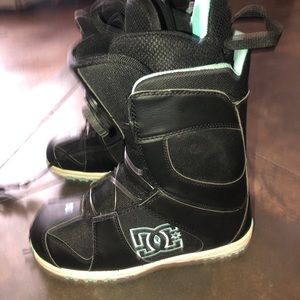 Woman’s DC Snowboarding Boots